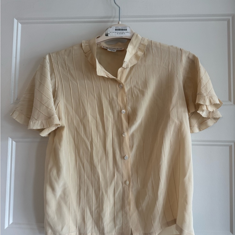 Chic Cream Button-Up Blouse